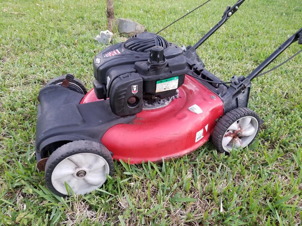 Lawn Mower Yard Machines 5.5hp 21" cut