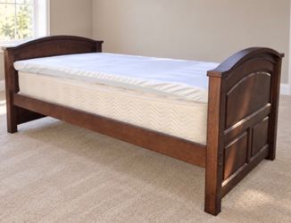 •••Twin Bed w/Mattress - Cama Individual •••