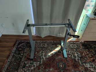 Free adjustable height standing/sitting desk