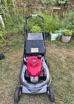 HONDA 3-in-1 System  Sefl propelled Mower