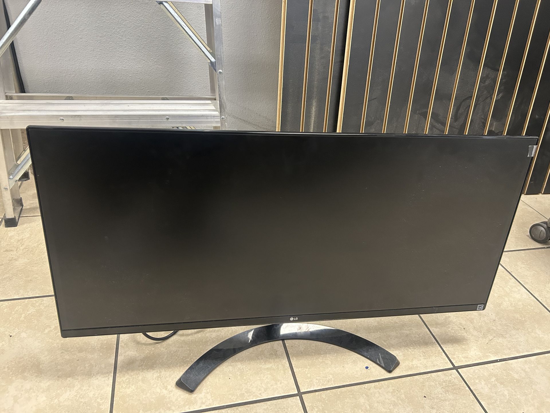 LG ULTRA WIDE MONITOR