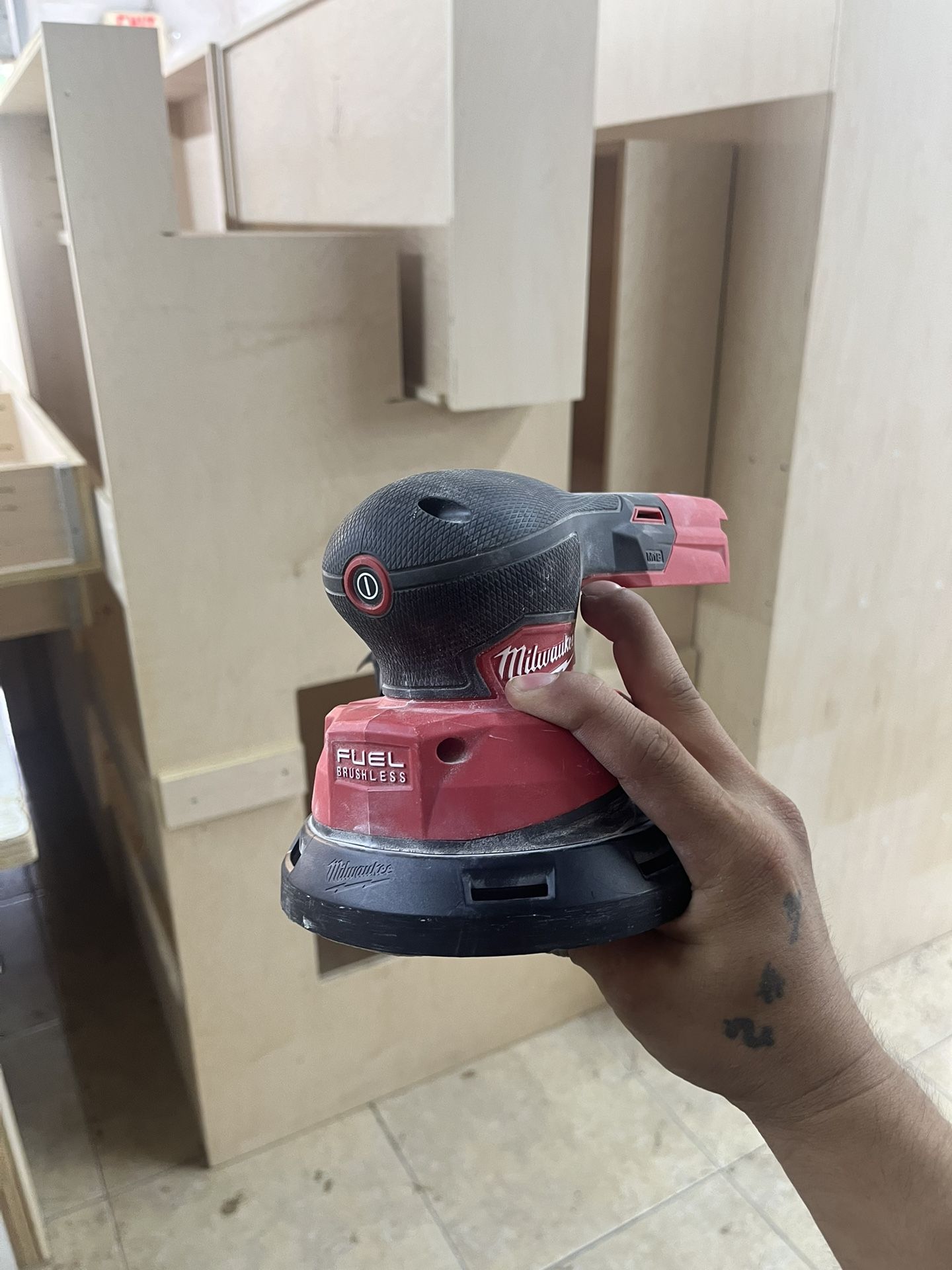M18 18V Lithium-Ion Brushless Cordless FUEL 5 in. Random Orbit Sander (Tool-Only)