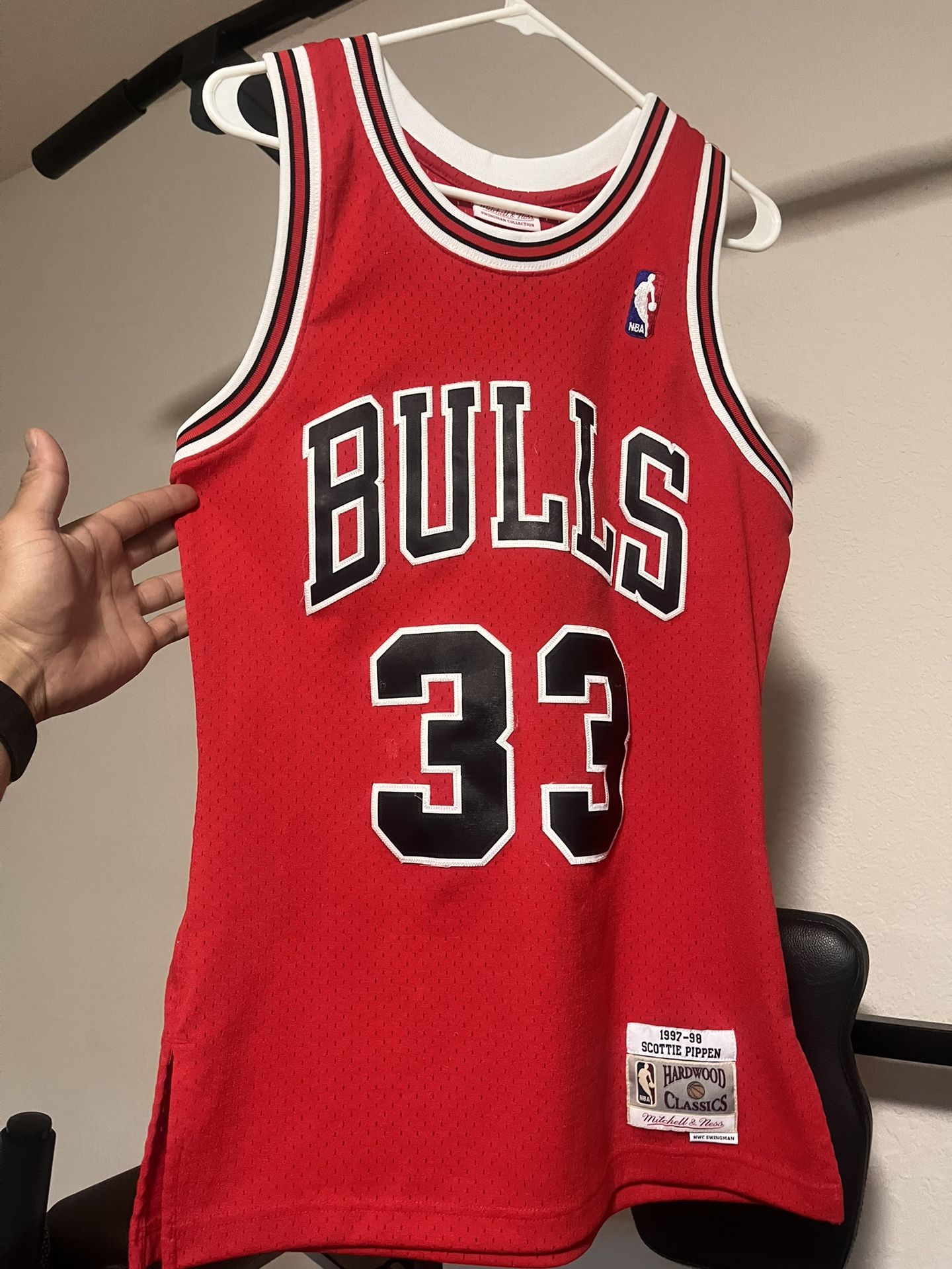Scottie Pippen Chicago Bulls Red #33 Jersey – Mitchell & Ness Authentic – Men’s Small (Used)