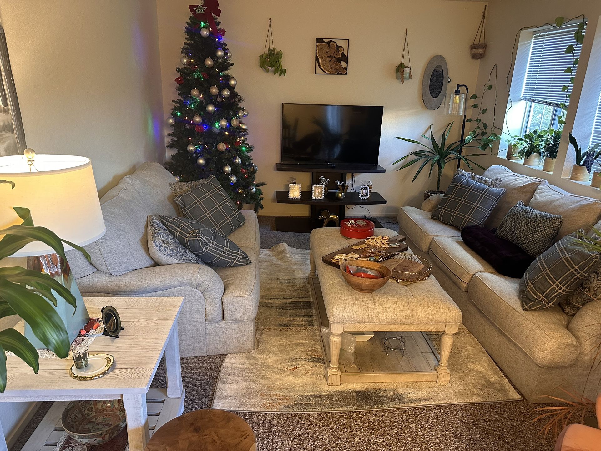 Furnitures And tv And Stand