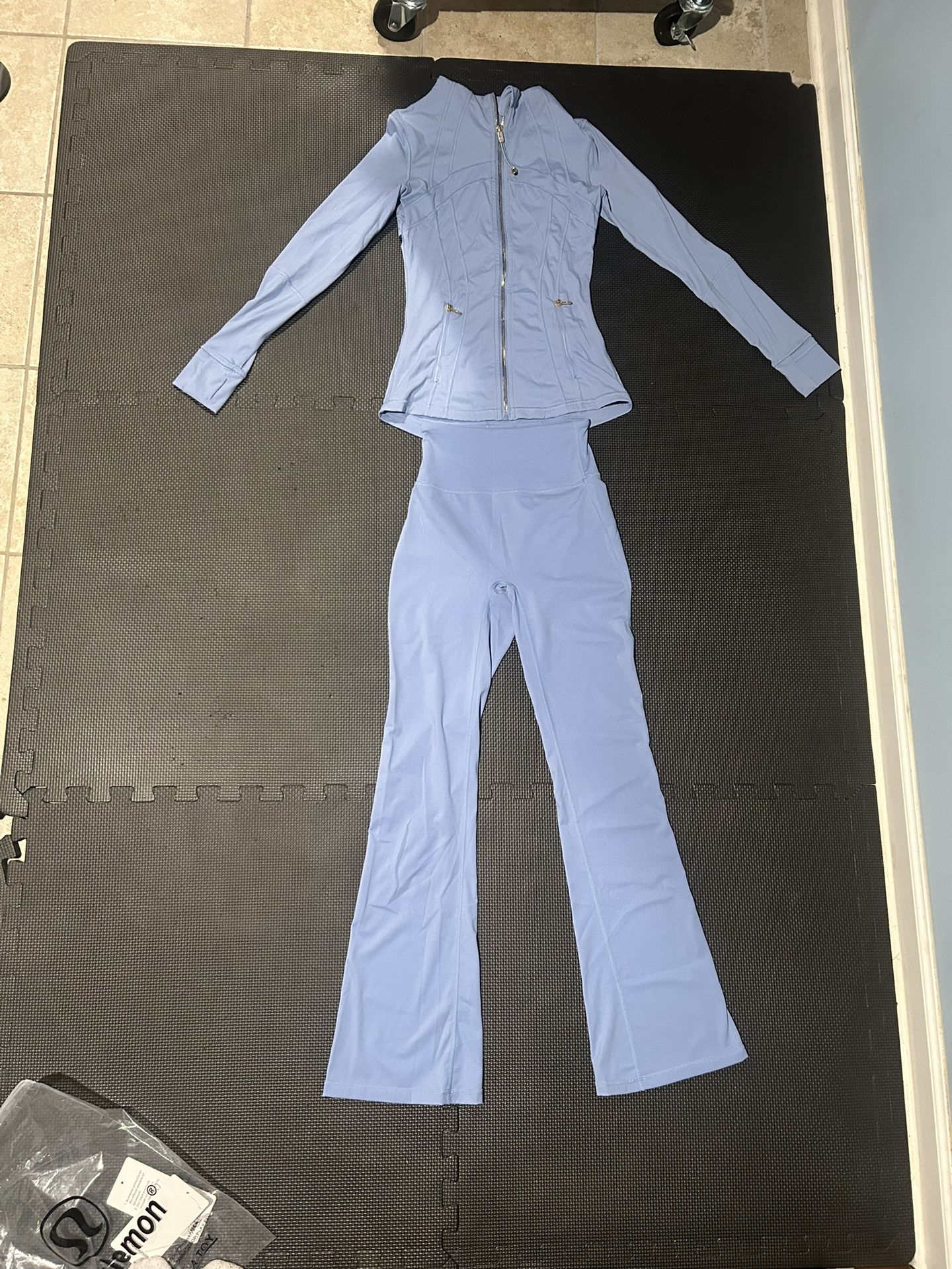 XS-S Lululemon (flare) Set Baby Blue