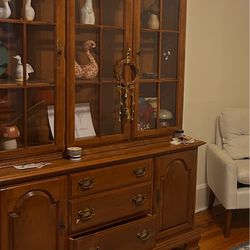 Ethan Allen buffet hutch