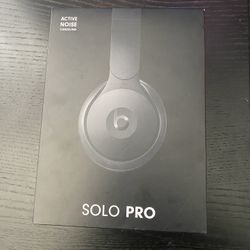 Beats Solo Pro - Minimal Use 