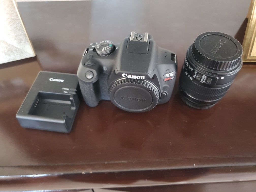 Canon EOS Rebel T7