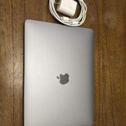 2022 MacBook Pro Apple M2 chip 256GB SSD 8GB Memory Silver Charger