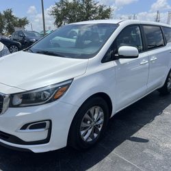 2020 Kia Sedona 