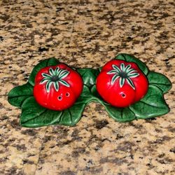Vintage Tomatoes Salt and Pepper Shakers