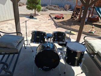 Ready-To-Play 6-Piece Drum Set (Pearl Forum, CB SP Bass, Mapex Pedal & Throne)