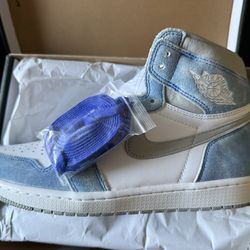 Air Jordan 1 Retro High Hyper Royal 