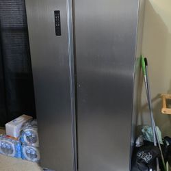 Frigidaire 18.8 Cu.  Refrigerator