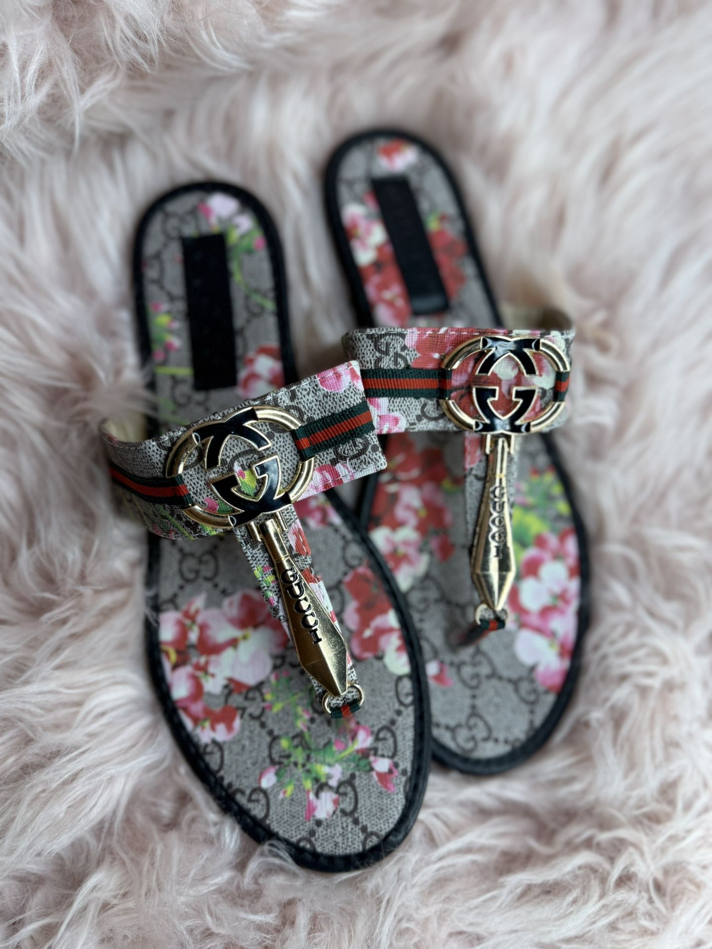 Gucci Floral GG Thong Sandals