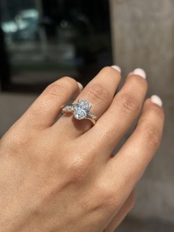 Oval Engagement Ring 