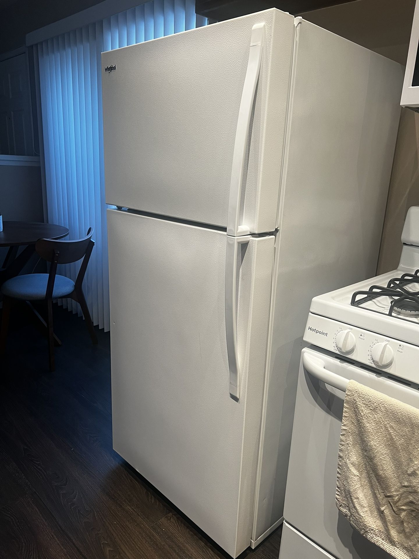 Whirlpool - 14.3 Cu. Ft. Top-Freezer Refrigerator - White