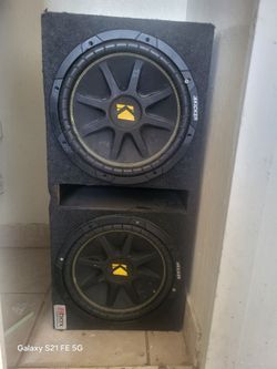 Kicker speakers and box  and amp