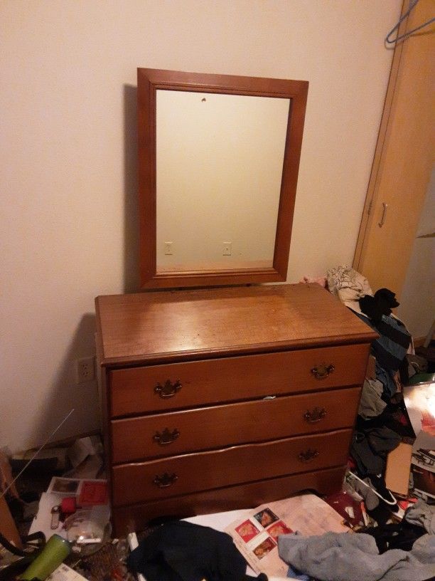 Dresser With Mirror