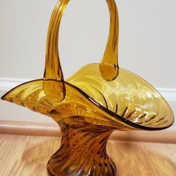 Vintage Indiana Glass Amber Basket with applied handle

