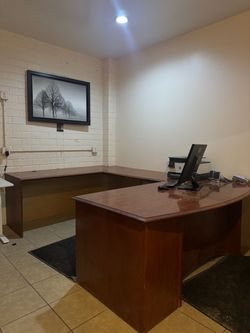 FREE DESK! GRATIS ESCRITORIO!