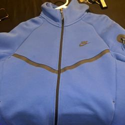 Nike Tech Dark Blue.
