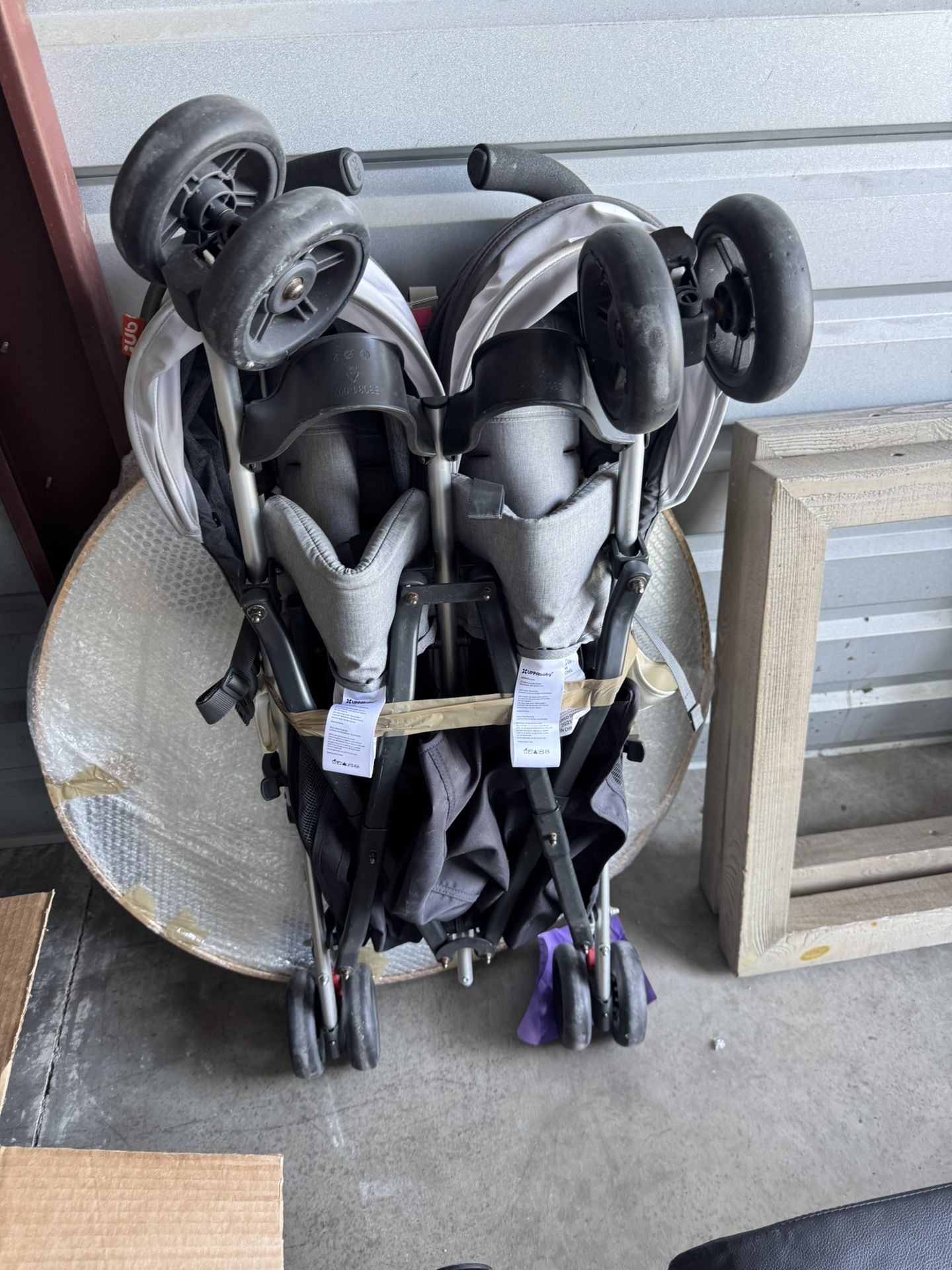 UPPABABY DOUBLE SIDE BY SIDE UMBRELLA STROLLER - LIGHT GREY