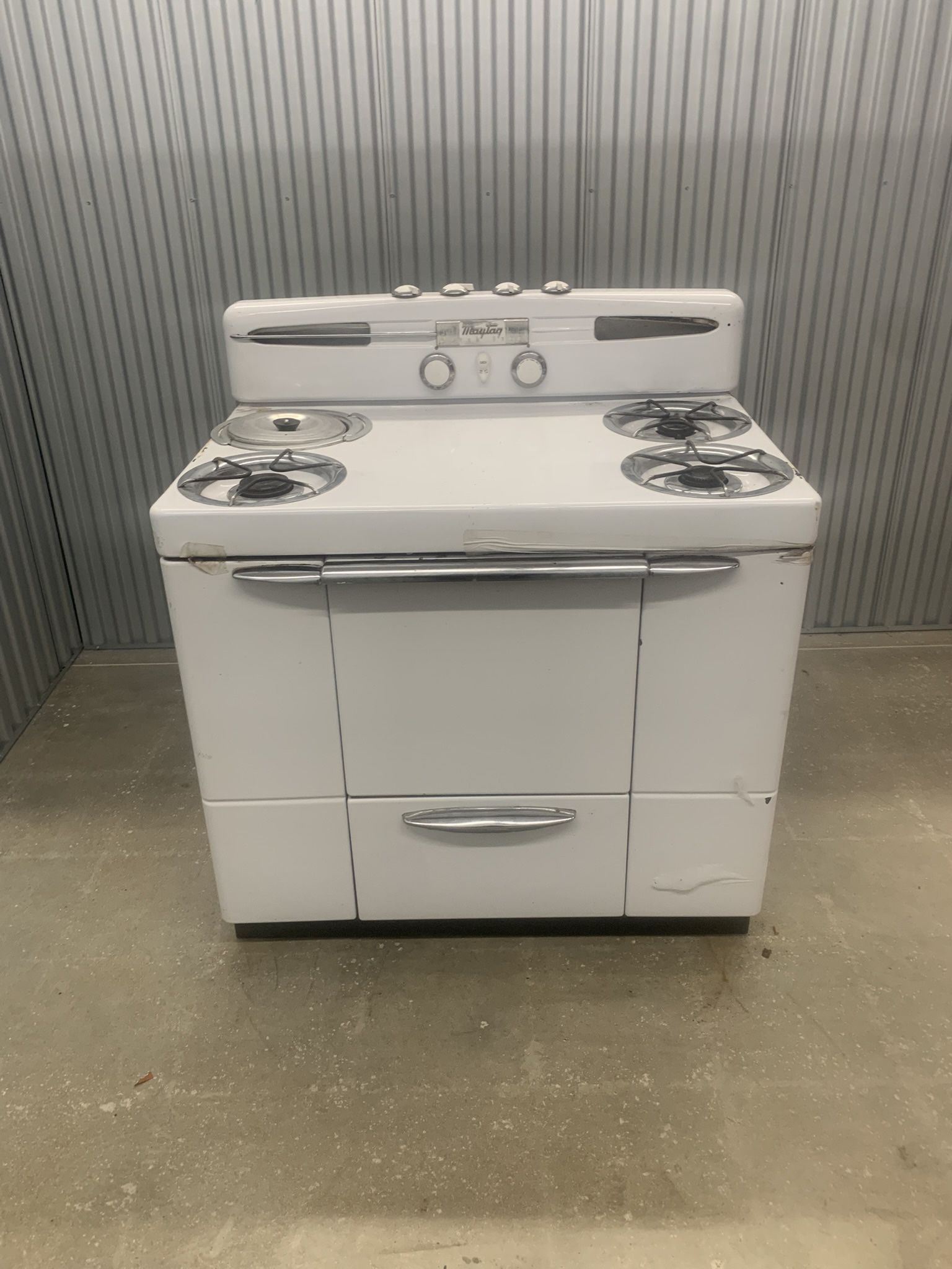 1953 Maytag Dutch Oven 40 1/4"