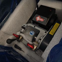 Ilco Silca Speed 044 Manual Edge Cut Key Cutting Machine BRAND NEW OPEN BOX