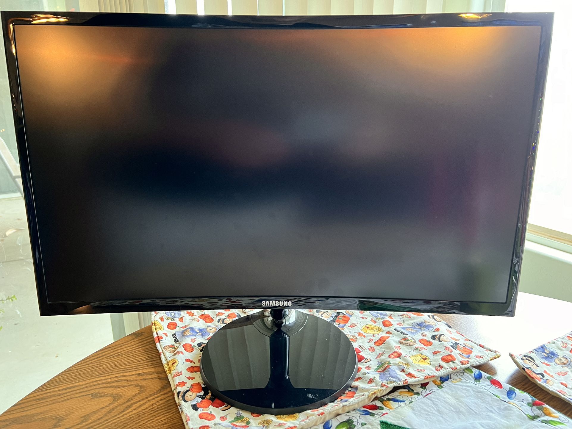 Samsung 24” LED Curved Computer Monitor