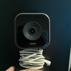 Vivint Indoor Camera Pro / Smart Home Security Camera / VS-IDC350-GRY