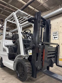 UNICARRIER forklift for sale ,4500 lb , side shift, fork positioner