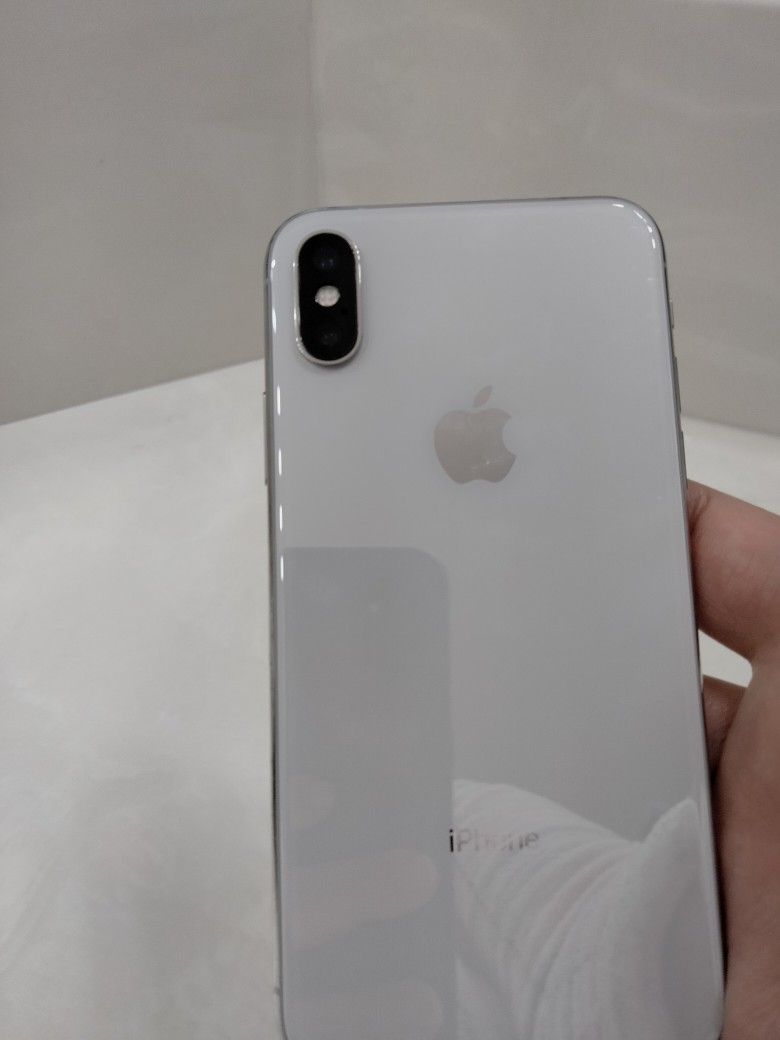Apple iPhone X Unlocked 64 GB With Box