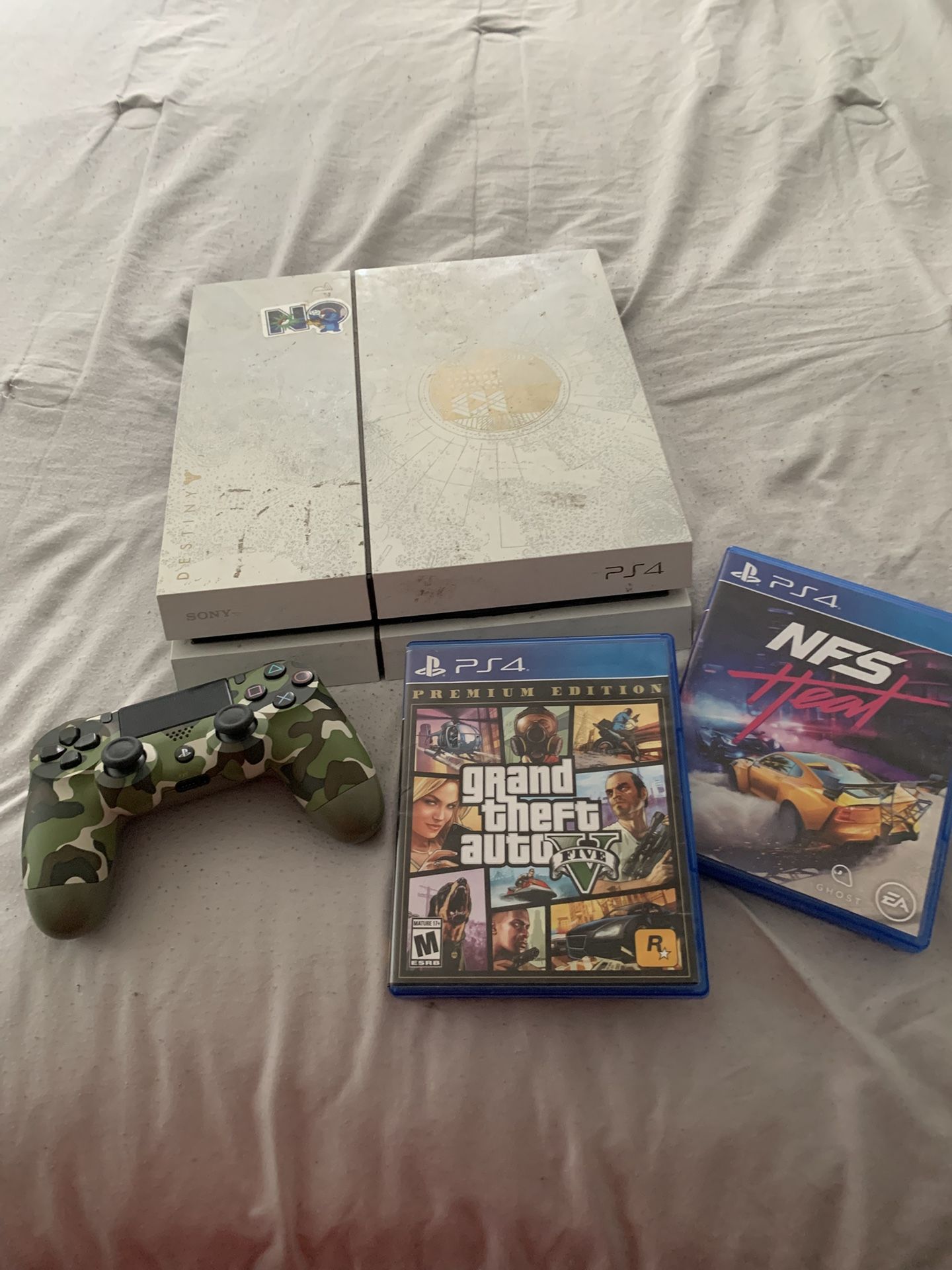 PlayStation 4 With 2 Games