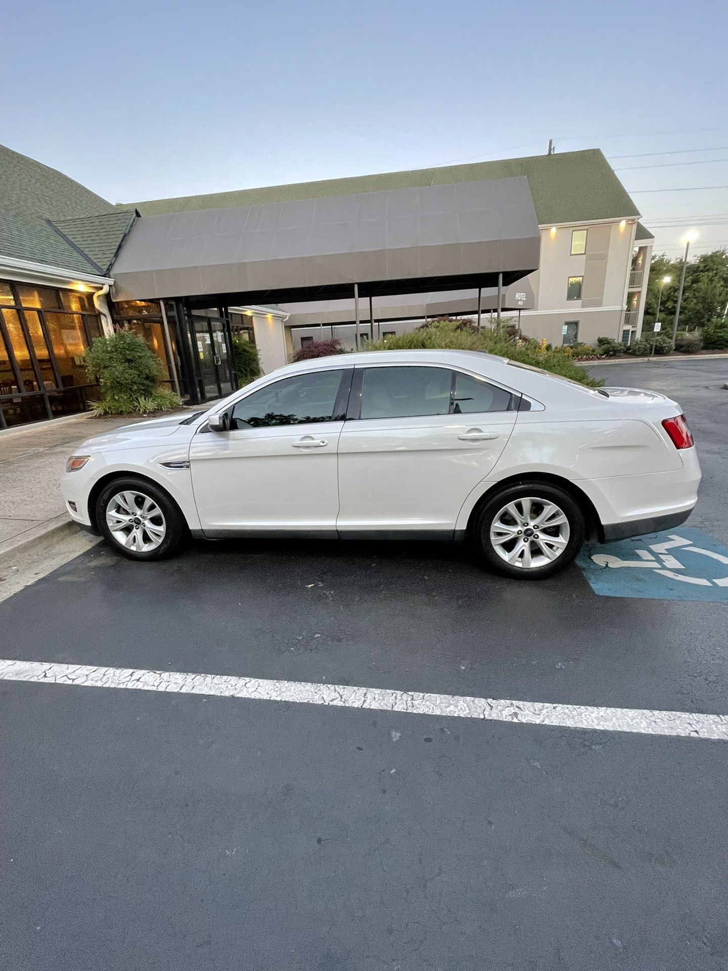 2011 Ford Taurus