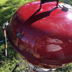 22” Weber Red Charcoal Kettle Grill + XL Starter