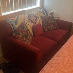 Love seat /pull Out Bed 