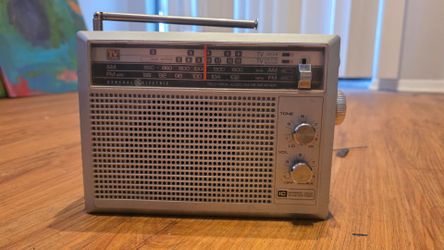 Vintage General Electric AM/FM TV Sound Weather Portable Radio – Works on AC or Batteries