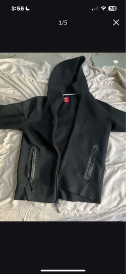 Black Nike tech