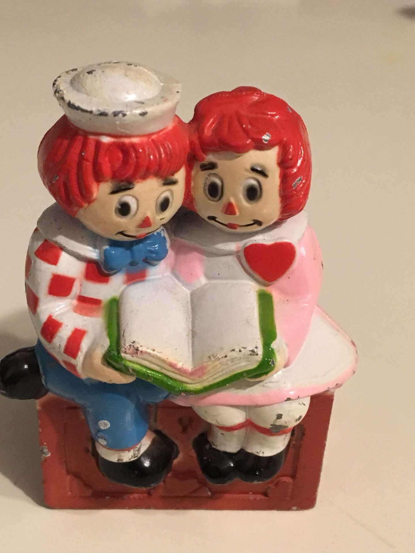Raggedy Ann and Andy small metal decoration