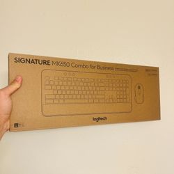 Logitech Signature MK650 Combo Wireless Mouse and Keyboard Combo