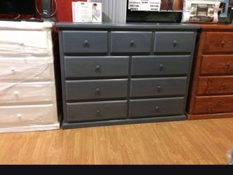 9 Drawer Pinewood Dresser /Cómoda Pino 9 Cajones