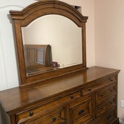 Wood King Bed with Dresser and 2 Nightstand Set 