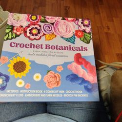 Crochet Botanicals Kit New