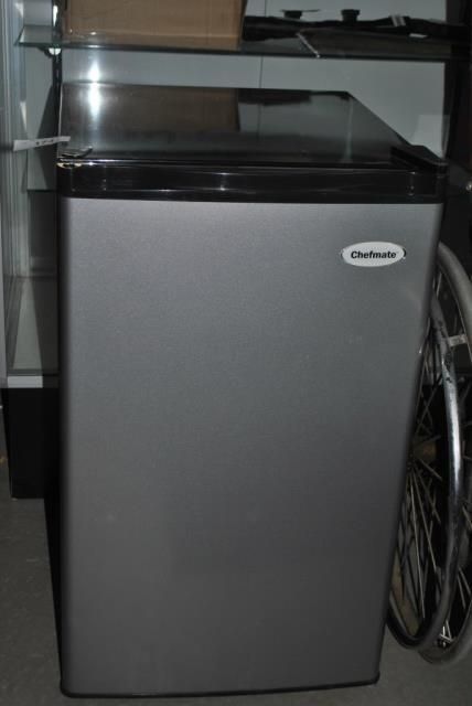 Chefmate mini fridge, refrigerator