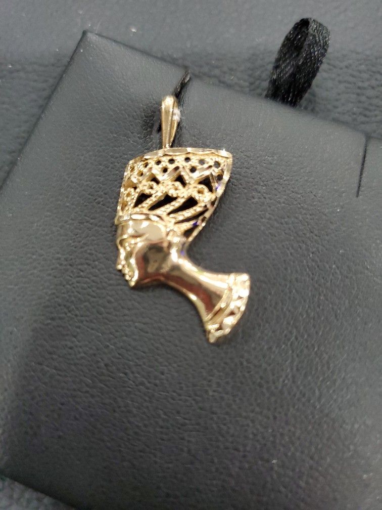 NEFERTITTI PENDANT