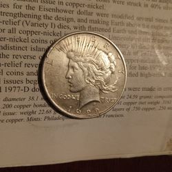 1922 D  Peace Dollar