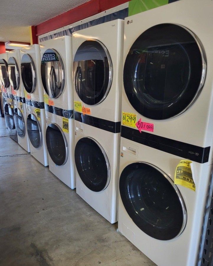 LG ThinQ WashTower Single Unit Front Load Washer 4.5 Cubic Feet Dryer 7.4 Cubic Feet for Sale in