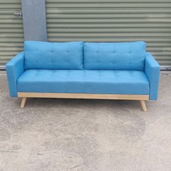 Couch in great condition , comfortable and looks great 