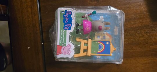 Peppa Pig Deplhine Donkey Paints a Picture